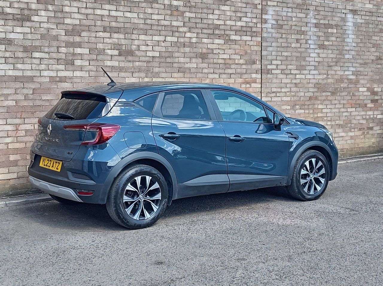 A 2023 RENAULT CAPTUR 1.6 E-TECH evolution SUV 5dr Petrol Hybrid Auto Euro 6 (s/s) (145 ps) A 2023 RENAULT CAPTUR 1.6 E-TECH evolution SUV 5dr Petrol Hybrid Auto Euro 6 (s/s) (145 ps)