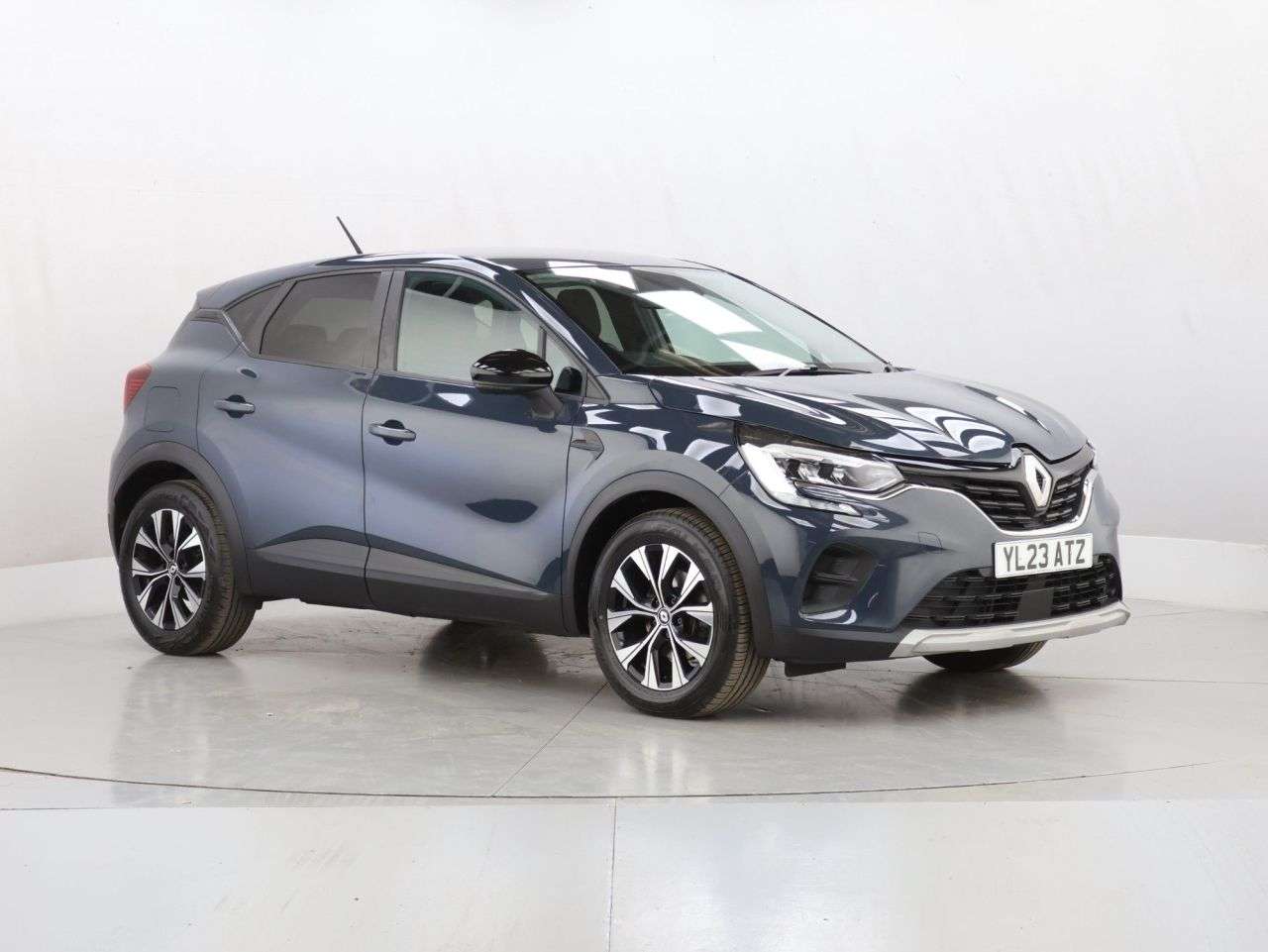A 2023 RENAULT CAPTUR 1.6 E-TECH evolution SUV 5dr Petrol Hybrid Auto Euro 6 (s/s) (145 ps) A 2023 RENAULT CAPTUR 1.6 E-TECH evolution SUV 5dr Petrol Hybrid Auto Euro 6 (s/s) (145 ps)