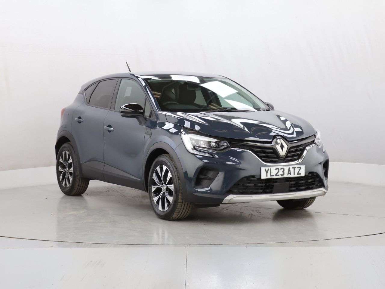 A 2023 RENAULT CAPTUR 1.6 E-TECH evolution SUV 5dr Petrol Hybrid Auto Euro 6 (s/s) (145 ps) A 2023 RENAULT CAPTUR 1.6 E-TECH evolution SUV 5dr Petrol Hybrid Auto Euro 6 (s/s) (145 ps)