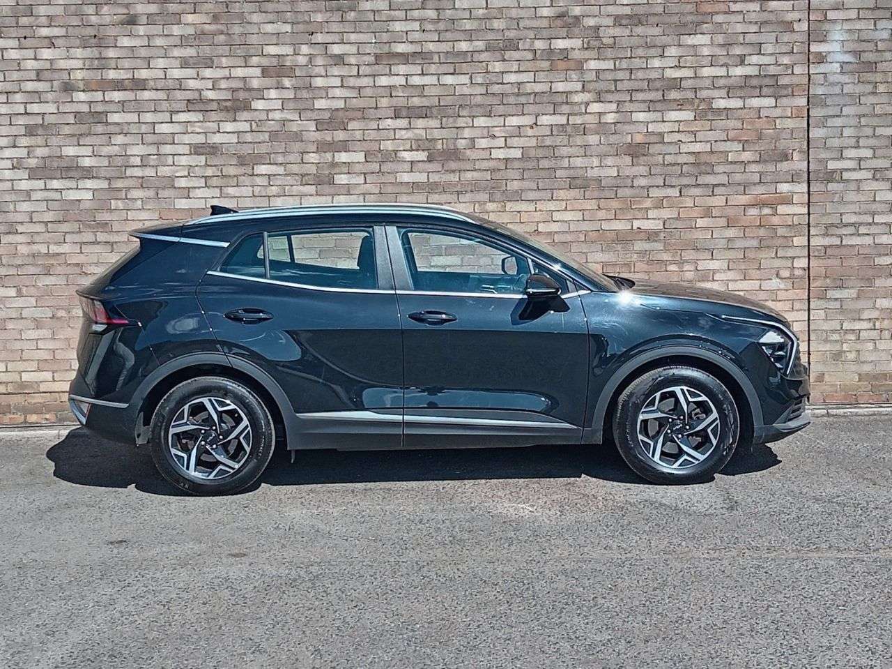 A 2023 KIA SPORTAGE 1.6 T-GDi 2 SUV 5dr Petrol Manual Euro 6 (s/s) (148 bhp) A 2023 KIA SPORTAGE 1.6 T-GDi 2 SUV 5dr Petrol Manual Euro 6 (s/s) (148 bhp)