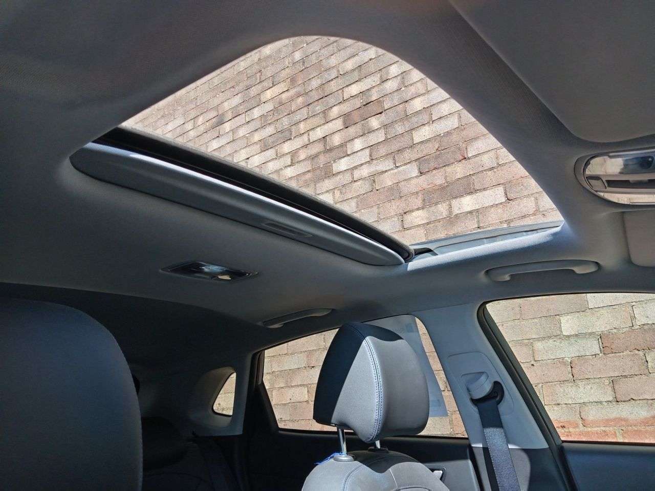 A 2023 HYUNDAI KONA 64kWh Ultimate SUV 5dr Electric Auto (10.5kW Charger) (204 ps) A 2023 HYUNDAI KONA 64kWh Ultimate SUV 5dr Electric Auto (10.5kW Charger) (204 ps)