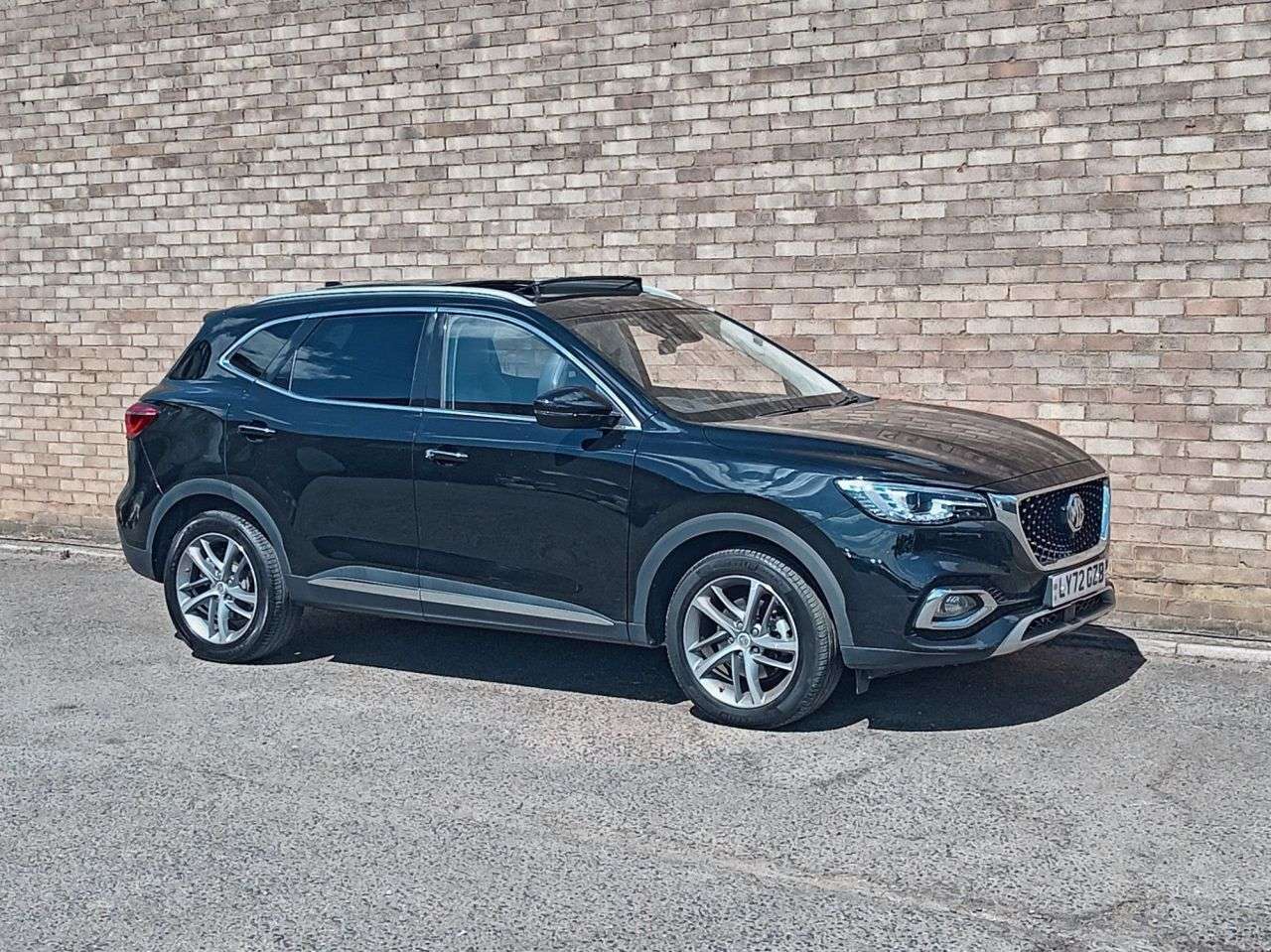 A 2023 MG MG HS 1.5 T-GDI Exclusive SUV 5dr Petrol DCT Euro 6 (s/s) (162 ps) A 2023 MG MG HS 1.5 T-GDI Exclusive SUV 5dr Petrol DCT Euro 6 (s/s) (162 ps)