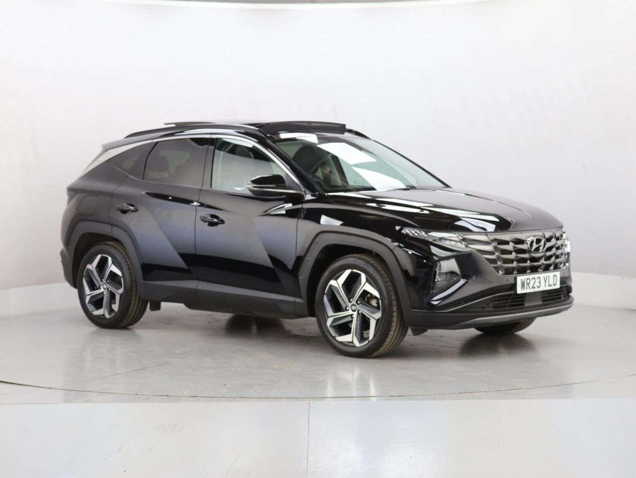 A 2023 HYUNDAI TUCSON 1.6 T-GDi 13.8kWh Ultimate SUV 5dr Petrol Plug-in Hybrid Auto 4WD Euro 6 (s A 2023 HYUNDAI TUCSON 1.6 T-GDi 13.8kWh Ultimate SUV 5dr Petrol Plug-in Hybrid Auto 4WD Euro 6 (s