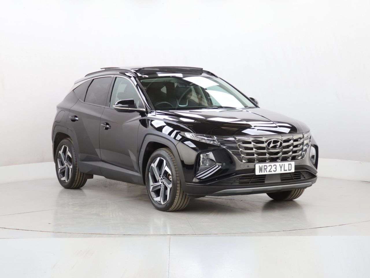 A 2023 HYUNDAI TUCSON 1.6 T-GDi 13.8kWh Ultimate SUV 5dr Petrol Plug-in Hybrid Auto 4WD Euro 6 (s A 2023 HYUNDAI TUCSON 1.6 T-GDi 13.8kWh Ultimate SUV 5dr Petrol Plug-in Hybrid Auto 4WD Euro 6 (s