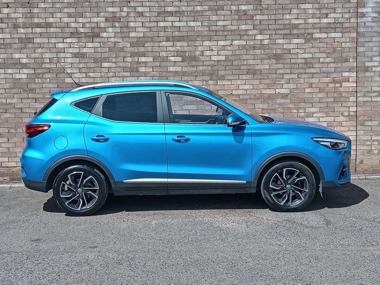 A 2023 MG MG ZS 1.0 T-GDI Exclusive SUV 5dr Petrol Auto Euro 6 (111 ps) A 2023 MG MG ZS 1.0 T-GDI Exclusive SUV 5dr Petrol Auto Euro 6 (111 ps)