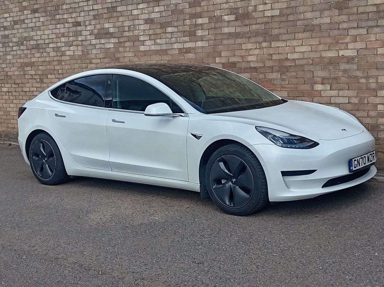 A 2020 TESLA MODEL 3 Standard Range Plus Saloon 4dr Electric Auto RWD (241 bhp) A 2020 TESLA MODEL 3 Standard Range Plus Saloon 4dr Electric Auto RWD (241 bhp)