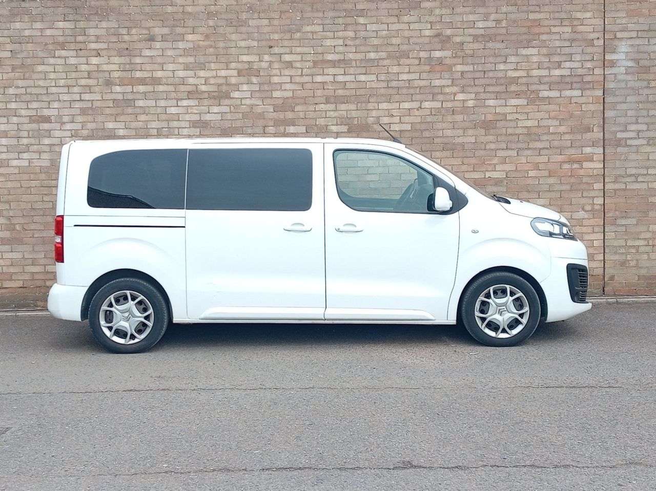 A 2020 CITROEN SPACETOURER 1.5 BlueHDi Feel M MPV 5dr Diesel Manual MWB Euro 6 (s/s) (120 ps) A 2020 CITROEN SPACETOURER 1.5 BlueHDi Feel M MPV 5dr Diesel Manual MWB Euro 6 (s/s) (120 ps)