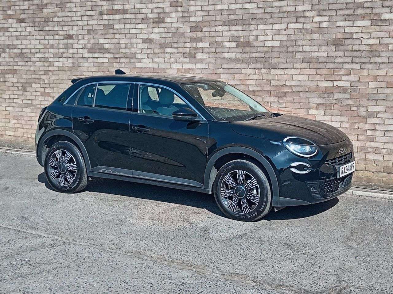 A 2024 FIAT 600 1.2 MHEV SUV 5dr Petrol Hybrid e-DCT Euro 6 (s/s) (100 ps) A 2024 FIAT 600 1.2 MHEV SUV 5dr Petrol Hybrid e-DCT Euro 6 (s/s) (100 ps)