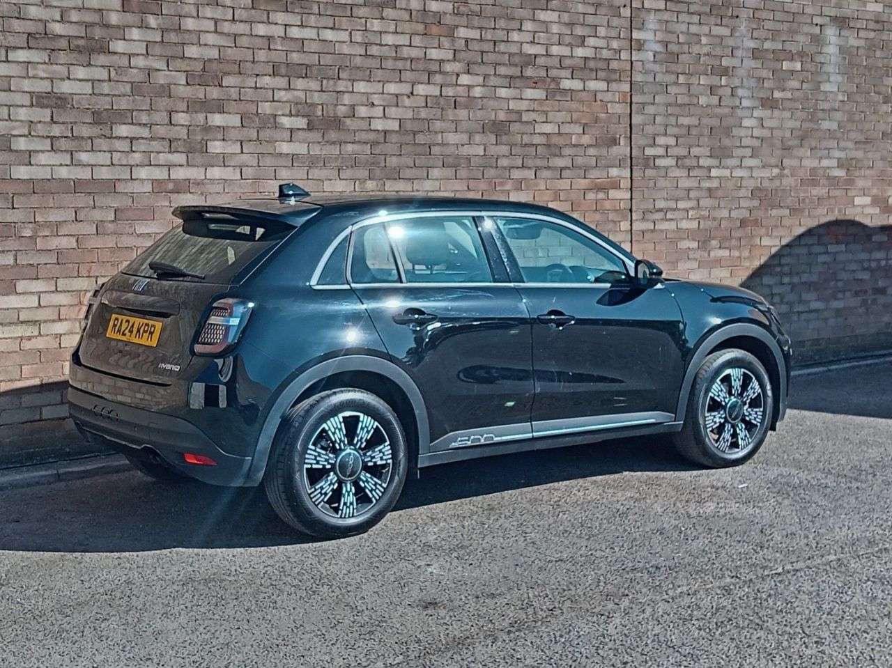A 2024 FIAT 600 1.2 MHEV SUV 5dr Petrol Hybrid e-DCT Euro 6 (s/s) (100 ps) A 2024 FIAT 600 1.2 MHEV SUV 5dr Petrol Hybrid e-DCT Euro 6 (s/s) (100 ps)