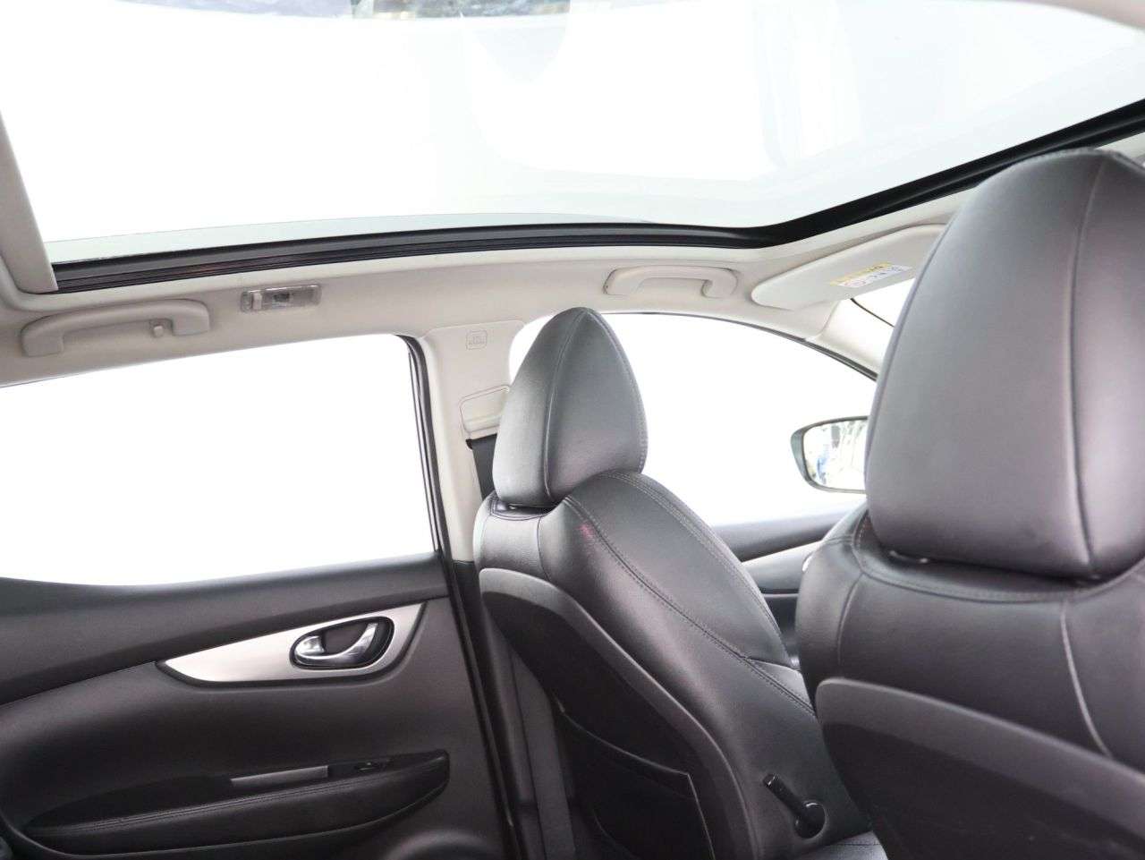 A 2019 NISSAN QASHQAI 1.3 DIG-T Tekna SUV 5dr Petrol Manual Euro 6 (s/s) (140 ps) A 2019 NISSAN QASHQAI 1.3 DIG-T Tekna SUV 5dr Petrol Manual Euro 6 (s/s) (140 ps)