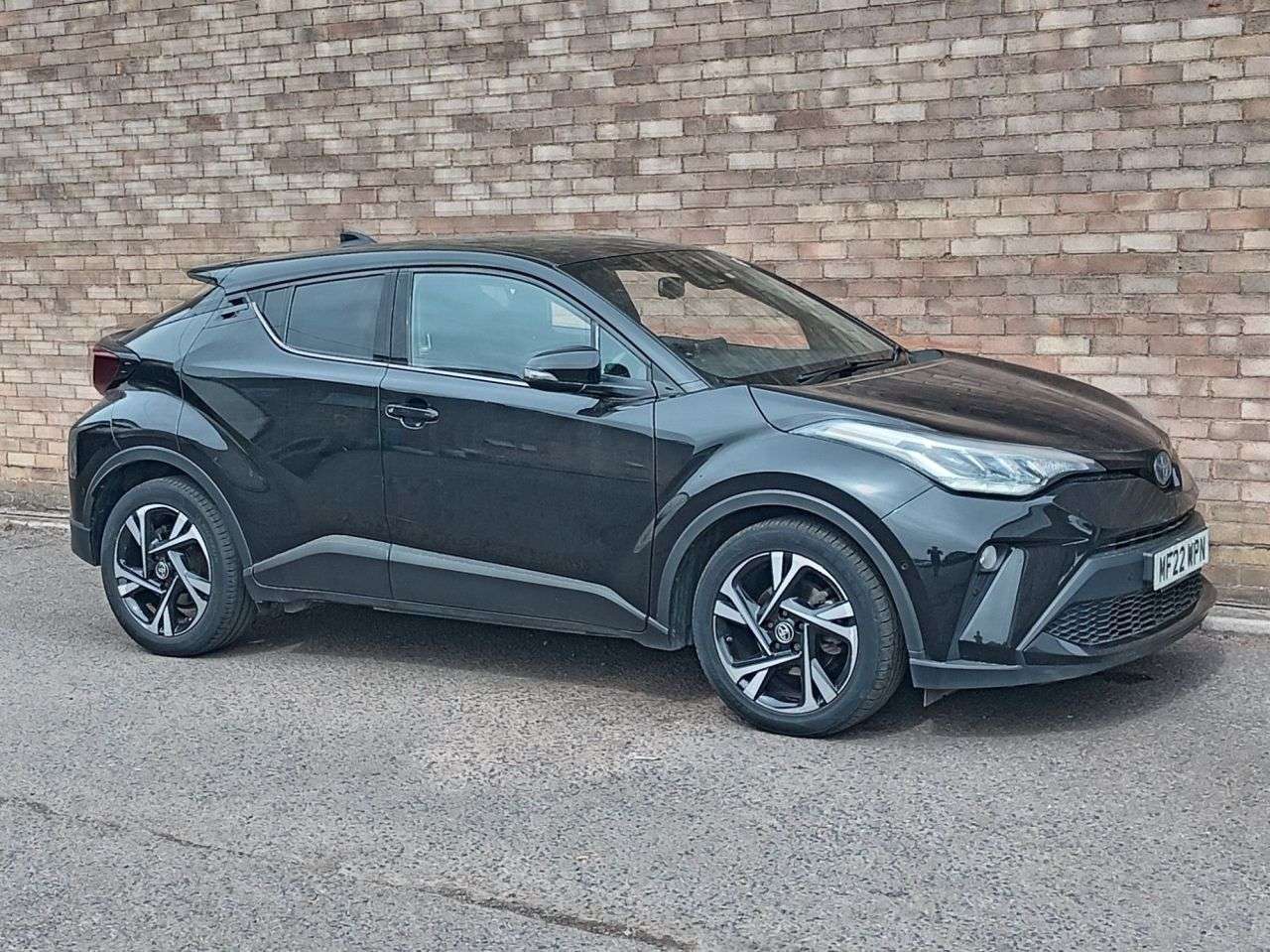 A 2022 TOYOTA C-HR 1.8 VVT-h GPF Design SUV 5dr Petrol Hybrid CVT Euro 6 (s/s) (122 ps) A 2022 TOYOTA C-HR 1.8 VVT-h GPF Design SUV 5dr Petrol Hybrid CVT Euro 6 (s/s) (122 ps)