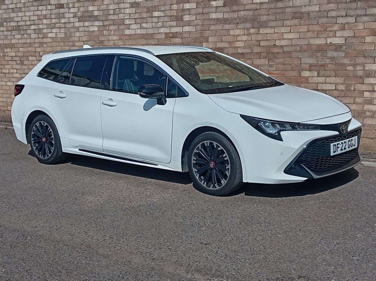A 2022 TOYOTA COROLLA 1.8 VVT-h GPF GR SPORT Touring Sports 5dr Petrol Hybrid CVT Euro 6 (s/s) (1 A 2022 TOYOTA COROLLA 1.8 VVT-h GPF GR SPORT Touring Sports 5dr Petrol Hybrid CVT Euro 6 (s/s) (1