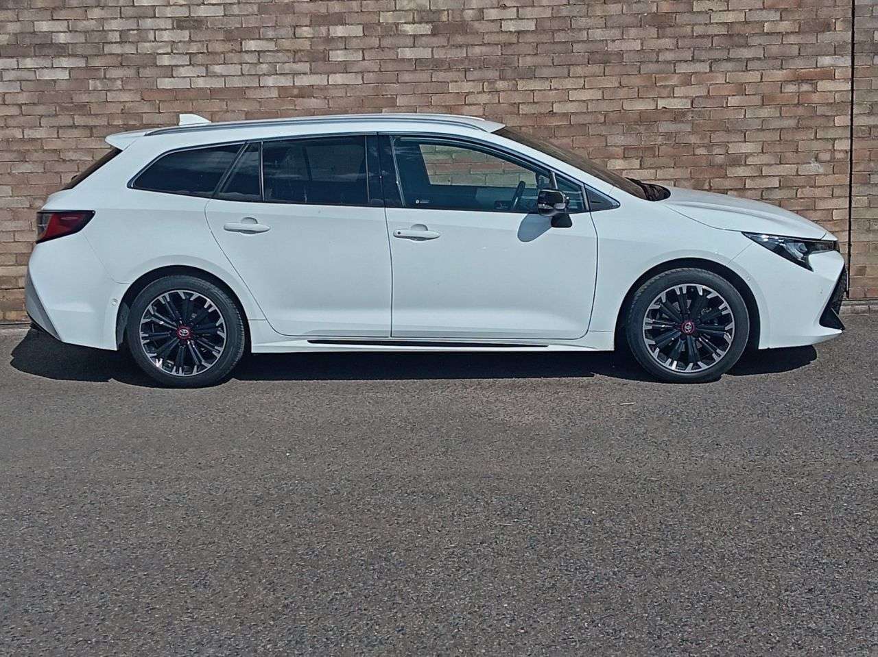 A 2022 TOYOTA COROLLA 1.8 VVT-h GPF GR SPORT Touring Sports 5dr Petrol Hybrid CVT Euro 6 (s/s) (1 A 2022 TOYOTA COROLLA 1.8 VVT-h GPF GR SPORT Touring Sports 5dr Petrol Hybrid CVT Euro 6 (s/s) (1