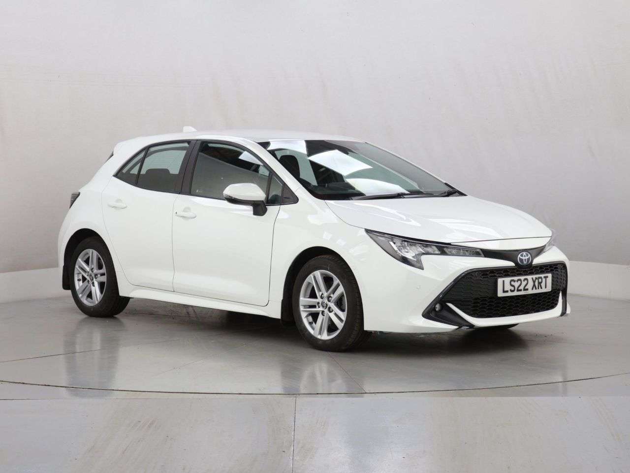 A 2022 TOYOTA COROLLA 1.8 VVT-h GPF Icon Tech Hatchback 5dr Petrol Hybrid CVT Euro 6 (s/s) (122 p A 2022 TOYOTA COROLLA 1.8 VVT-h GPF Icon Tech Hatchback 5dr Petrol Hybrid CVT Euro 6 (s/s) (122 p