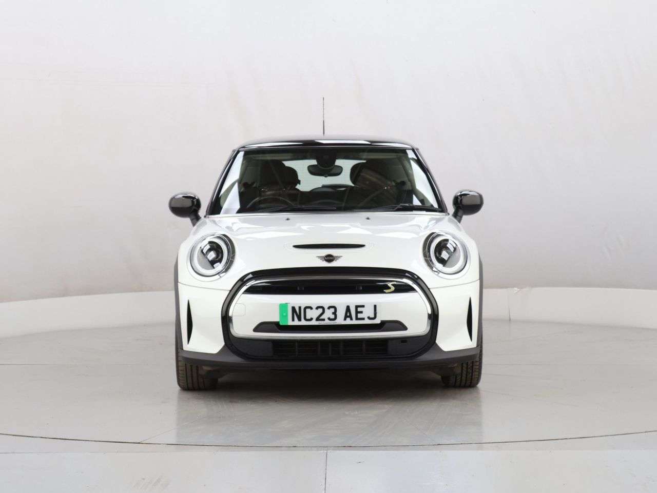 A 2023 MINI ELECTRIC HATCH Cooper SE 32.6kWh Level 1 Hatchback 3dr Electric Auto (184 ps) A 2023 MINI ELECTRIC HATCH Cooper SE 32.6kWh Level 1 Hatchback 3dr Electric Auto (184 ps)