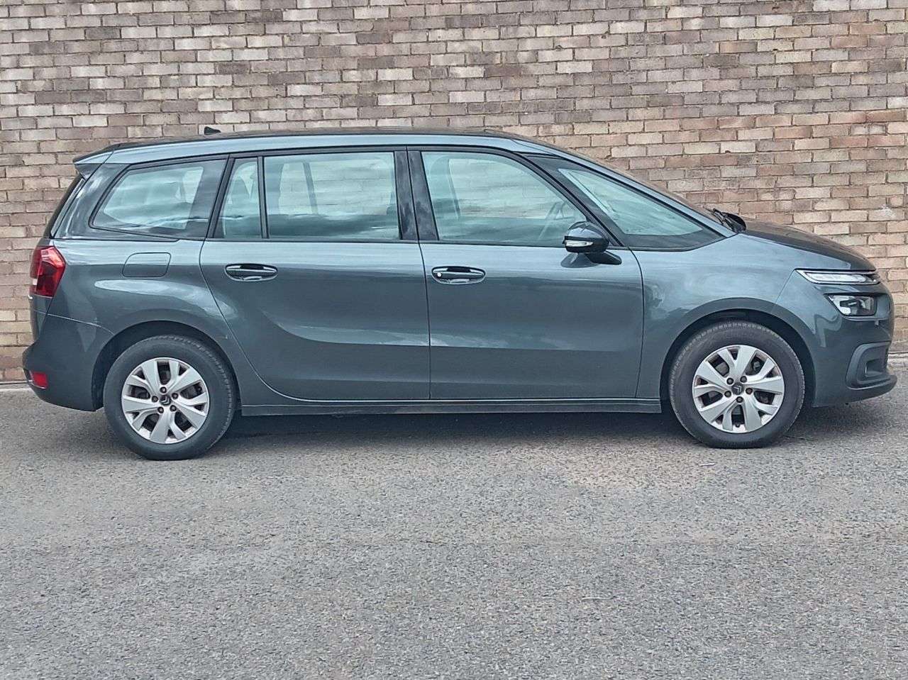 A 2016 CITROEN GRAND C4 PICASSO 1.6 BlueHDi Touch Edition MPV 5dr Diesel Manual Euro 6 (s/s) (120 ps) A 2016 CITROEN GRAND C4 PICASSO 1.6 BlueHDi Touch Edition MPV 5dr Diesel Manual Euro 6 (s/s) (120 ps)