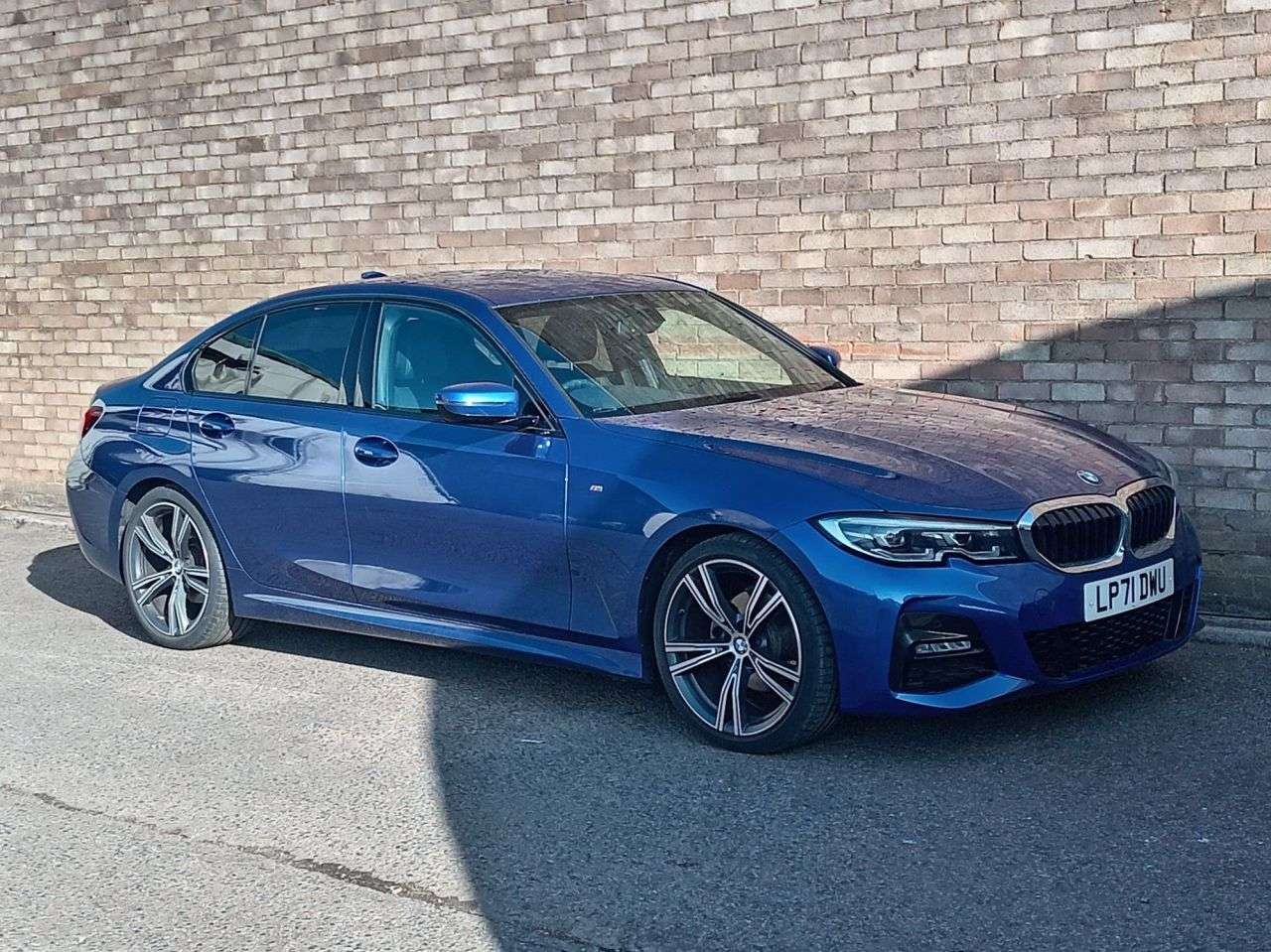 A 2022 BMW 3 SERIES 2.0 320i M Sport Saloon 4dr Petrol Auto Euro 6 (s/s) (184 ps) A 2022 BMW 3 SERIES 2.0 320i M Sport Saloon 4dr Petrol Auto Euro 6 (s/s) (184 ps)