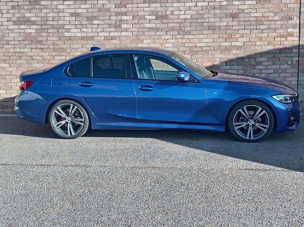 A 2022 BMW 3 SERIES 2.0 320i M Sport Saloon 4dr Petrol Auto Euro 6 (s/s) (184 ps) A 2022 BMW 3 SERIES 2.0 320i M Sport Saloon 4dr Petrol Auto Euro 6 (s/s) (184 ps)