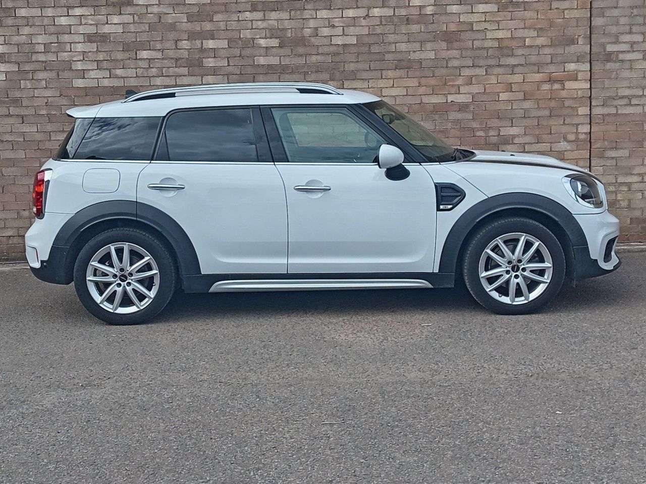 A 2019 MINI COUNTRYMAN 1.5 Cooper Sport SUV 5dr Petrol Manual Euro 6 (s/s) (136 ps) A 2019 MINI COUNTRYMAN 1.5 Cooper Sport SUV 5dr Petrol Manual Euro 6 (s/s) (136 ps)