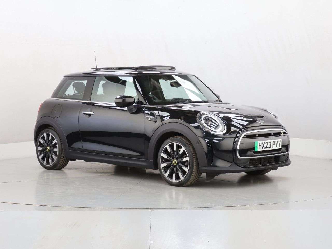 A 2023 MINI ELECTRIC HATCH Cooper SE 32.6kWh Level 3 Hatchback 3dr Electric Auto (184 ps) A 2023 MINI ELECTRIC HATCH Cooper SE 32.6kWh Level 3 Hatchback 3dr Electric Auto (184 ps)
