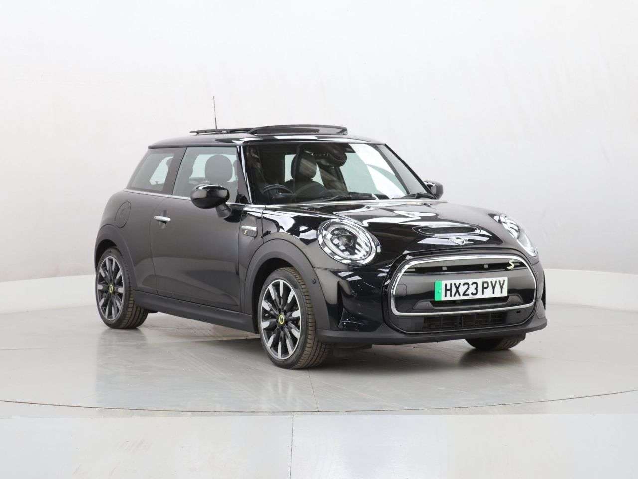 A 2023 MINI ELECTRIC HATCH Cooper SE 32.6kWh Level 3 Hatchback 3dr Electric Auto (184 ps) A 2023 MINI ELECTRIC HATCH Cooper SE 32.6kWh Level 3 Hatchback 3dr Electric Auto (184 ps)