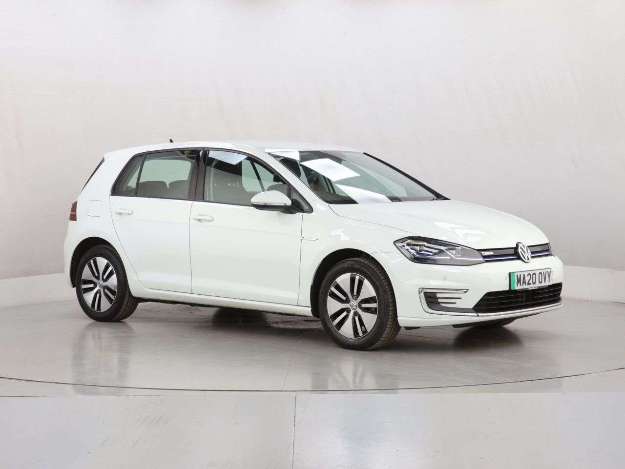 A 2020 VOLKSWAGEN E-GOLF 35.8kWh e-Golf Hatchback 5dr Electric Auto (136 ps) A 2020 VOLKSWAGEN E-GOLF 35.8kWh e-Golf Hatchback 5dr Electric Auto (136 ps)