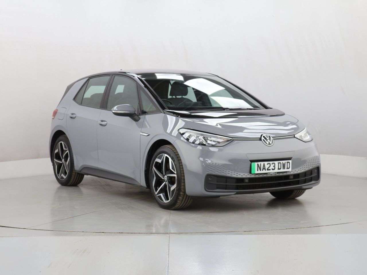 A 2023 VOLKSWAGEN ID3 Pro Performance 58kWh Life Hatchback 5dr Electric Auto (204 ps) A 2023 VOLKSWAGEN ID3 Pro Performance 58kWh Life Hatchback 5dr Electric Auto (204 ps)