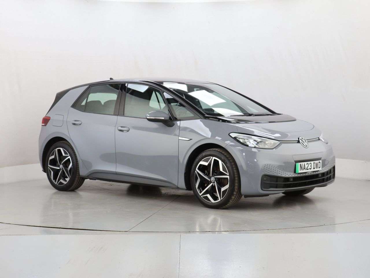 A 2023 VOLKSWAGEN ID3 Pro Performance 58kWh Life Hatchback 5dr Electric Auto (204 ps) A 2023 VOLKSWAGEN ID3 Pro Performance 58kWh Life Hatchback 5dr Electric Auto (204 ps)