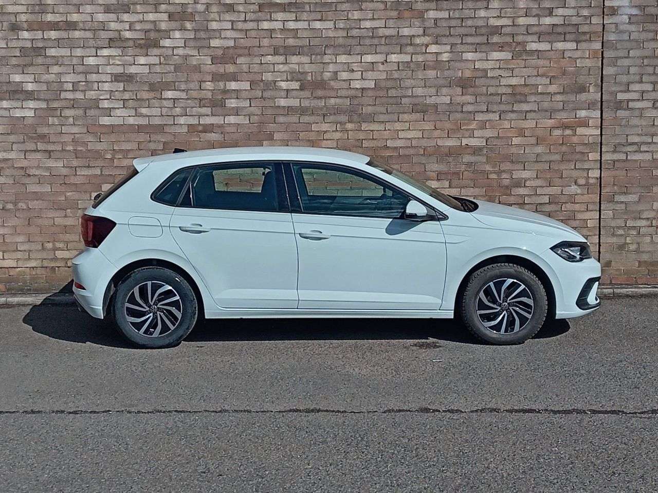 A 2023 VOLKSWAGEN POLO 1.0 EVO Life Hatchback 5dr Petrol Manual Euro 6 (s/s) (80 ps) A 2023 VOLKSWAGEN POLO 1.0 EVO Life Hatchback 5dr Petrol Manual Euro 6 (s/s) (80 ps)