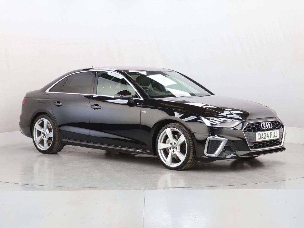 A 2024 AUDI A4 2.0 TFSI 40 S line Saloon 4dr Petrol S Tronic Euro 6 (s/s) (204 ps) A 2024 AUDI A4 2.0 TFSI 40 S line Saloon 4dr Petrol S Tronic Euro 6 (s/s) (204 ps)