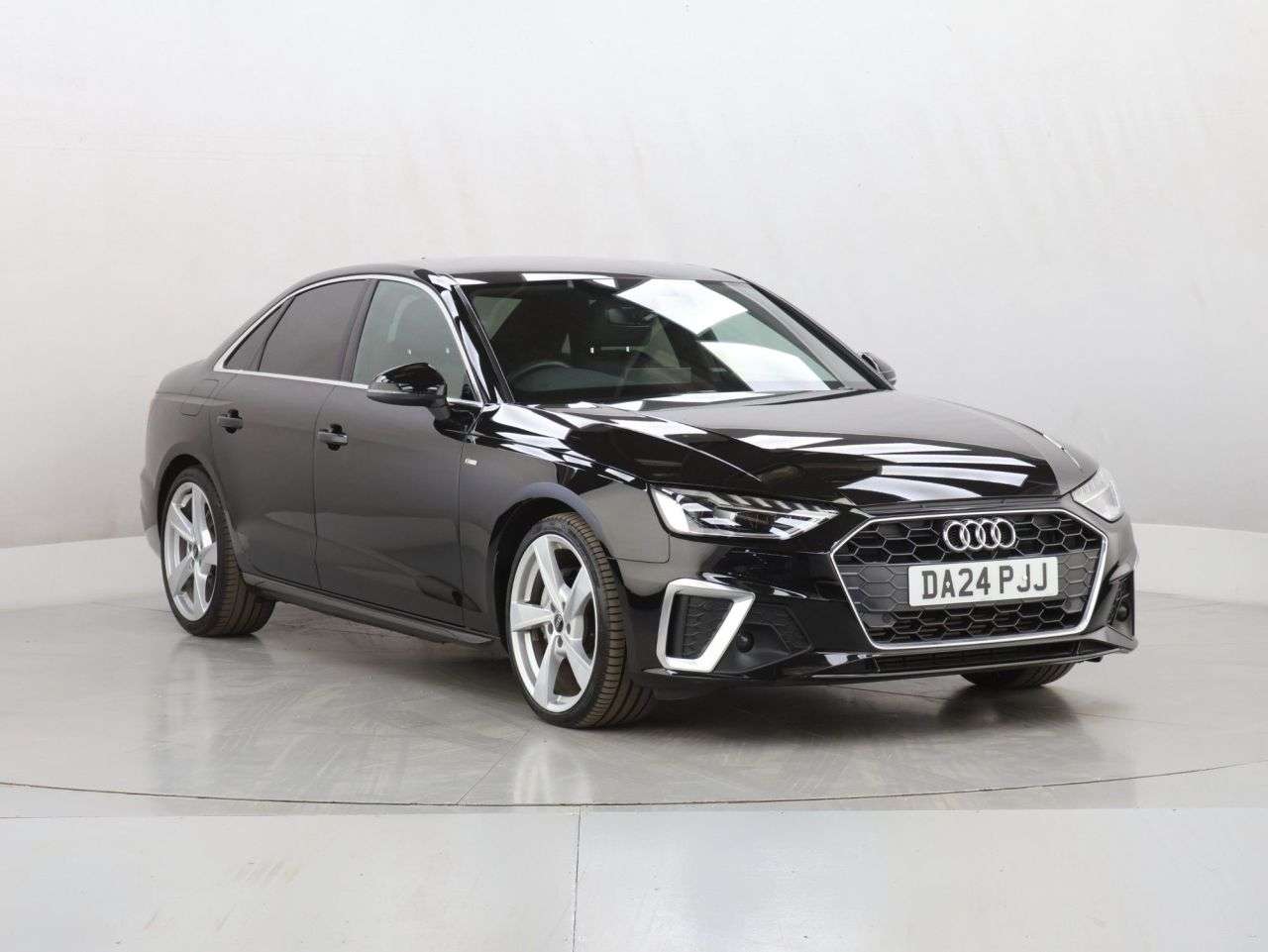 A 2024 AUDI A4 2.0 TFSI 40 S line Saloon 4dr Petrol S Tronic Euro 6 (s/s) (204 ps) A 2024 AUDI A4 2.0 TFSI 40 S line Saloon 4dr Petrol S Tronic Euro 6 (s/s) (204 ps)