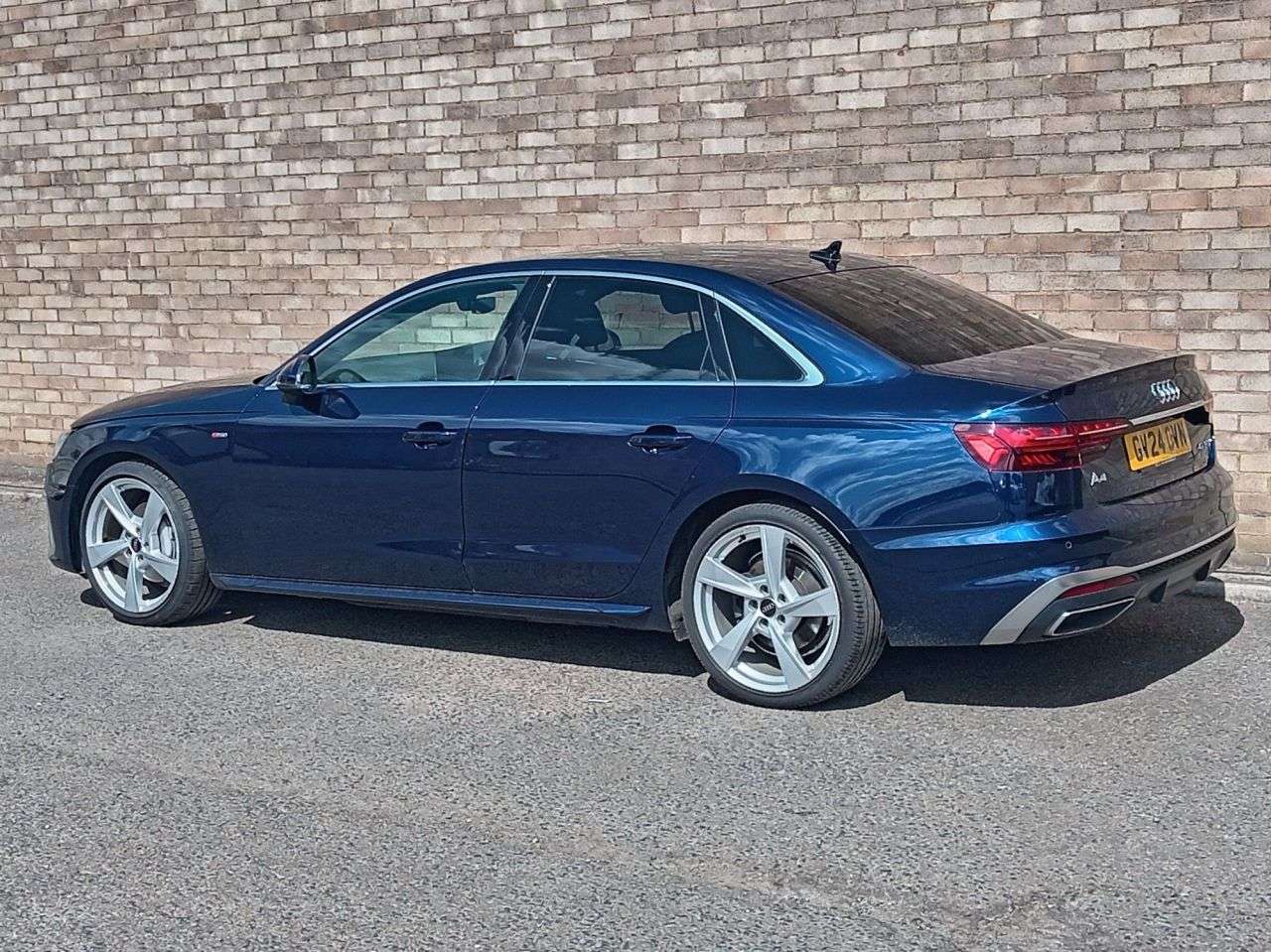 A 2024 AUDI A4 2.0 TFSI 40 S line Saloon 4dr Petrol S Tronic Euro 6 (s/s) (204 ps) A 2024 AUDI A4 2.0 TFSI 40 S line Saloon 4dr Petrol S Tronic Euro 6 (s/s) (204 ps)