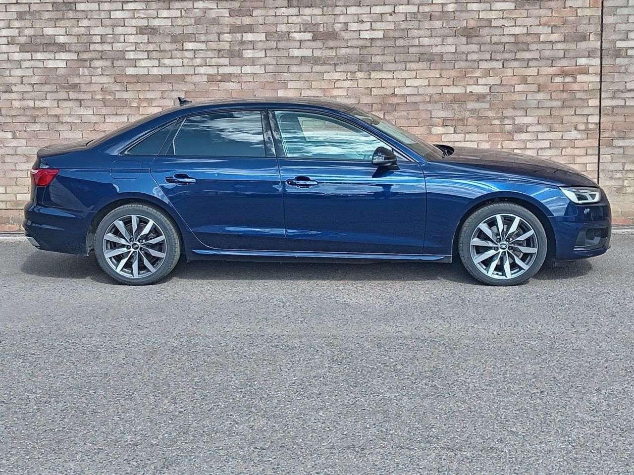 A 2023 AUDI A4 2.0 TFSI 35 Sport Edition Saloon 4dr Petrol S Tronic Euro 6 (s/s) (150 ps) A 2023 AUDI A4 2.0 TFSI 35 Sport Edition Saloon 4dr Petrol S Tronic Euro 6 (s/s) (150 ps)
