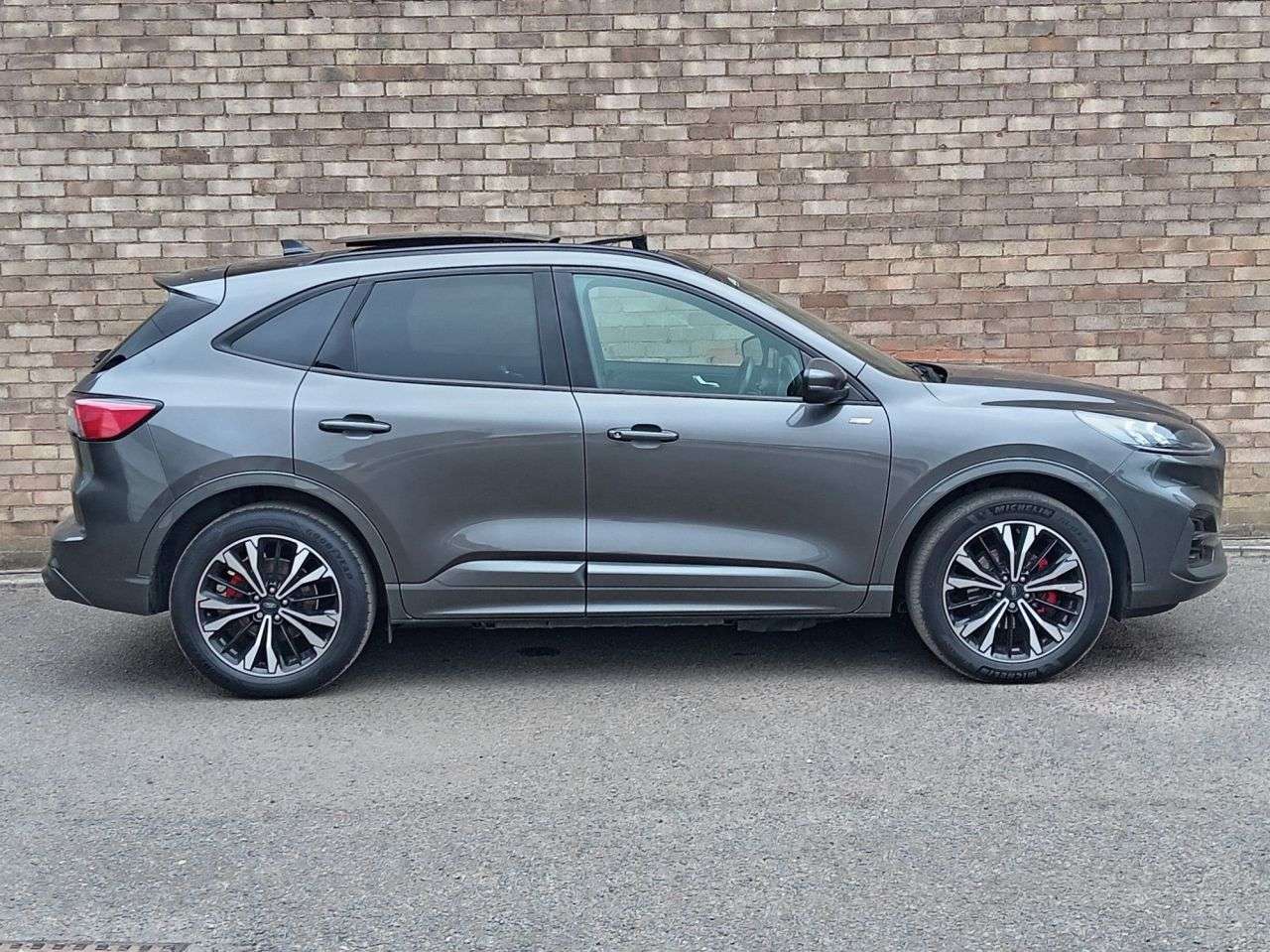 A 2023 FORD KUGA 2.5 EcoBoost Duratec 14.4kWh ST-Line X SUV 5dr Petrol Plug-in Hybrid CVT Eu A 2023 FORD KUGA 2.5 EcoBoost Duratec 14.4kWh ST-Line X SUV 5dr Petrol Plug-in Hybrid CVT Eu