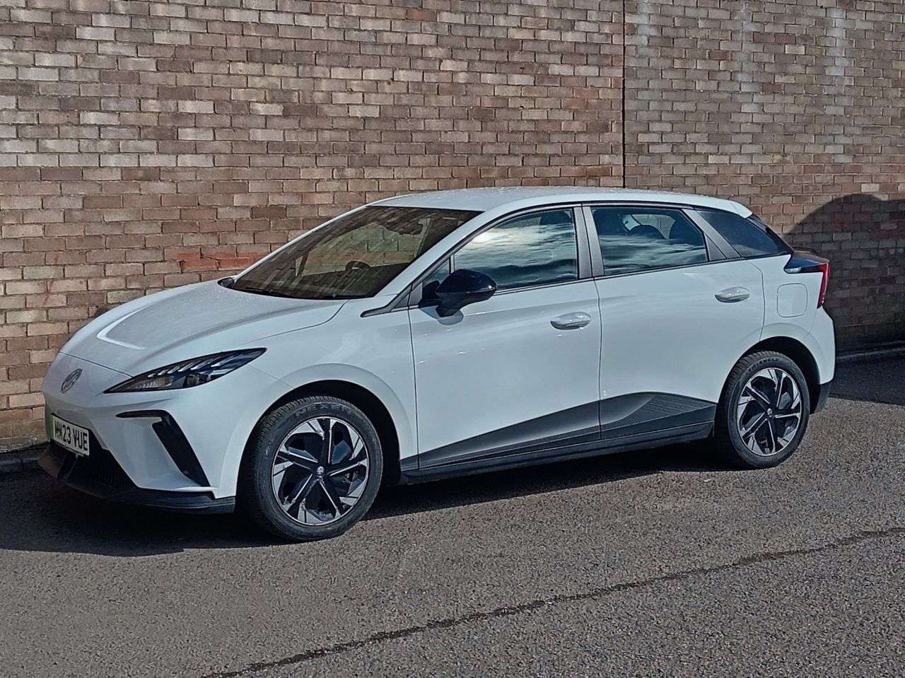 A 2023 MG MG 4 51kWh SE Hatchback 5dr Electric Auto (170 ps) A 2023 MG MG 4 51kWh SE Hatchback 5dr Electric Auto (170 ps)