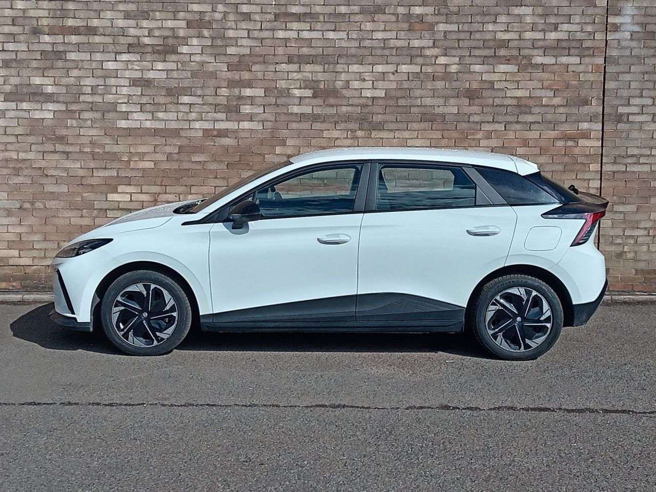 A 2023 MG MG 4 51kWh SE Hatchback 5dr Electric Auto (170 ps) A 2023 MG MG 4 51kWh SE Hatchback 5dr Electric Auto (170 ps)