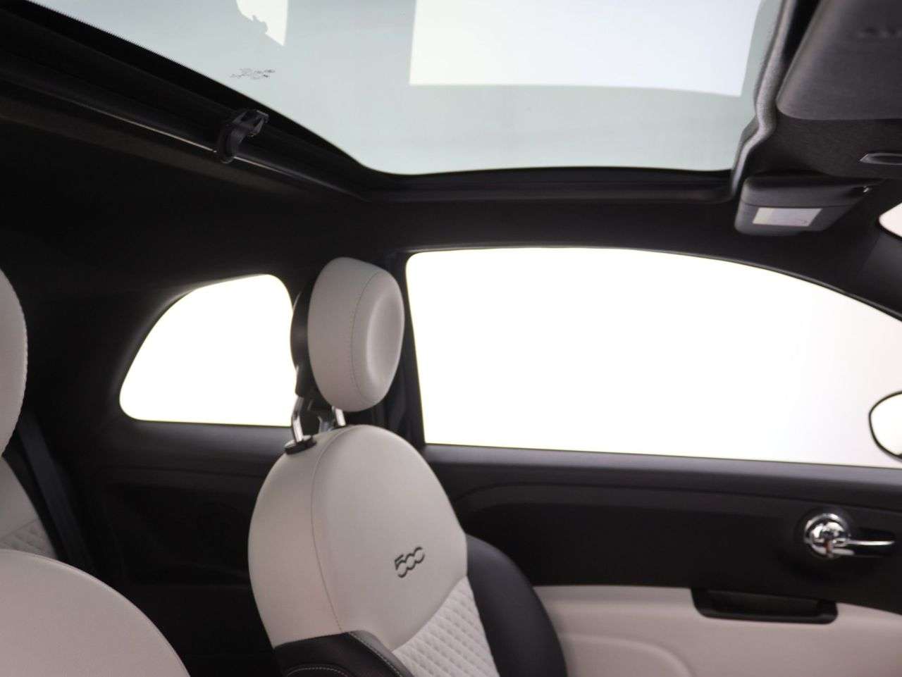 A 2022 FIAT 500 1.0 MHEV Dolcevita Hatchback 3dr Petrol Manual Euro 6 (s/s) (70 bhp) A 2022 FIAT 500 1.0 MHEV Dolcevita Hatchback 3dr Petrol Manual Euro 6 (s/s) (70 bhp)