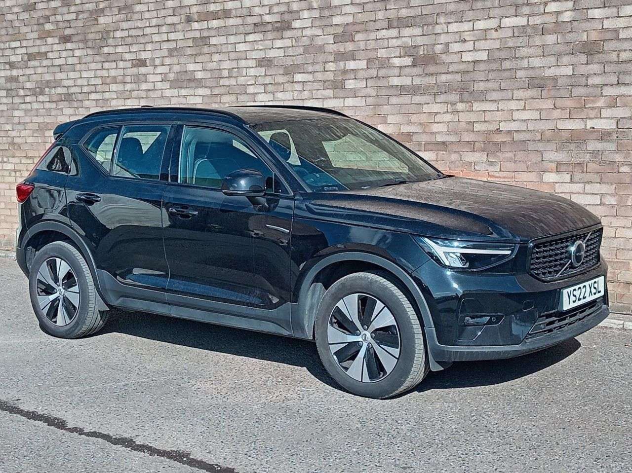 A 2022 VOLVO XC40 1.5h T4 Recharge 10.7kWh Plus SUV 5dr Petrol Plug-in Hybrid Auto Euro 6 (s/ A 2022 VOLVO XC40 1.5h T4 Recharge 10.7kWh Plus SUV 5dr Petrol Plug-in Hybrid Auto Euro 6 (s/