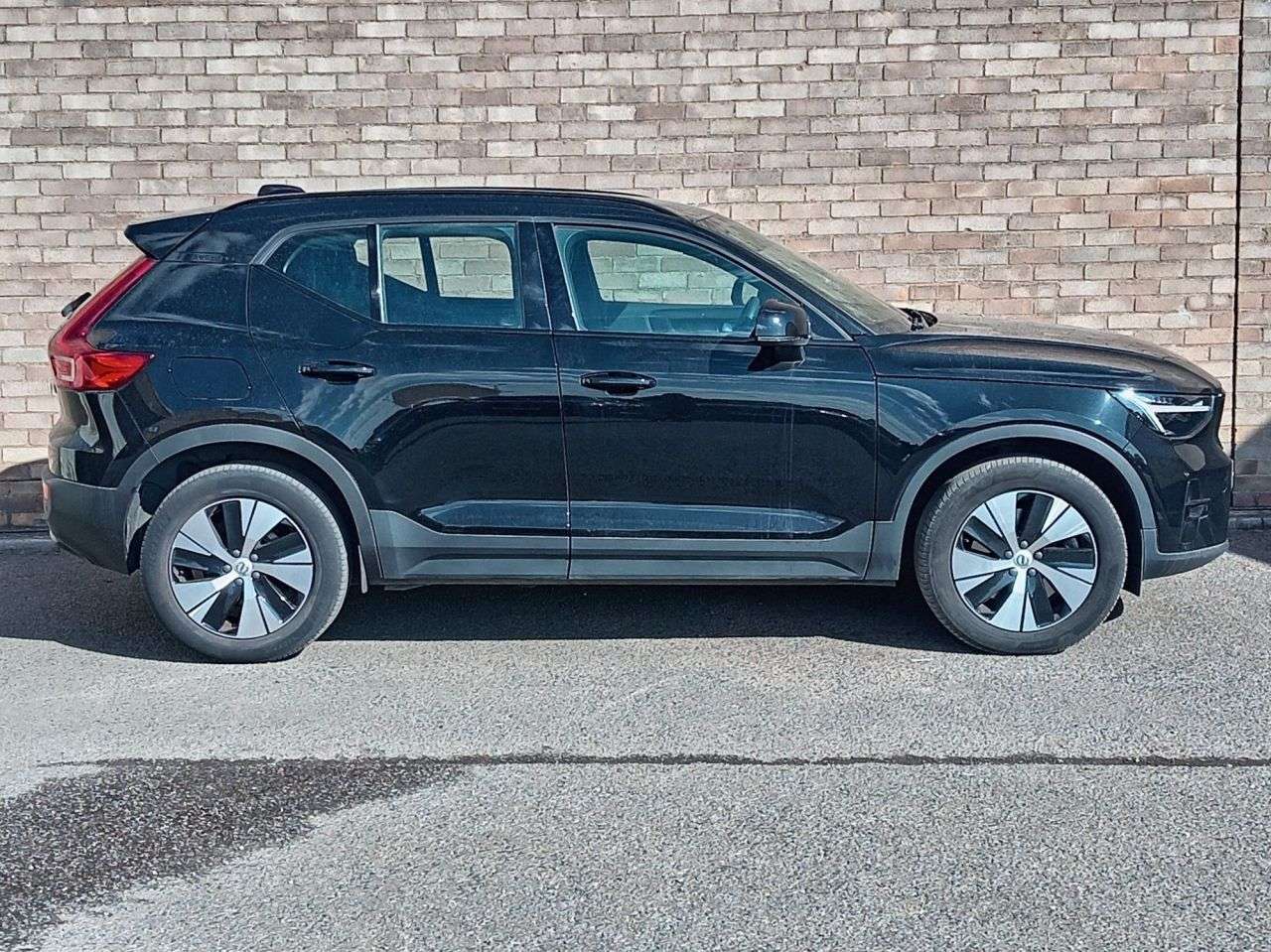 A 2022 VOLVO XC40 1.5h T4 Recharge 10.7kWh Plus SUV 5dr Petrol Plug-in Hybrid Auto Euro 6 (s/ A 2022 VOLVO XC40 1.5h T4 Recharge 10.7kWh Plus SUV 5dr Petrol Plug-in Hybrid Auto Euro 6 (s/