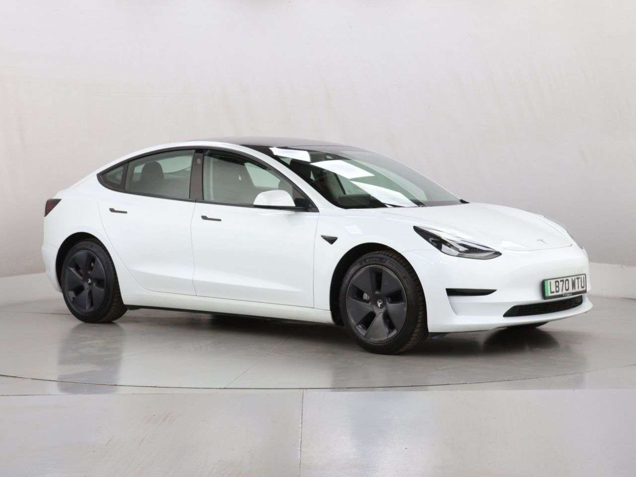 A 2021 TESLA MODEL 3 Standard Range Plus Saloon 4dr Electric Auto RWD (241 bhp) A 2021 TESLA MODEL 3 Standard Range Plus Saloon 4dr Electric Auto RWD (241 bhp)