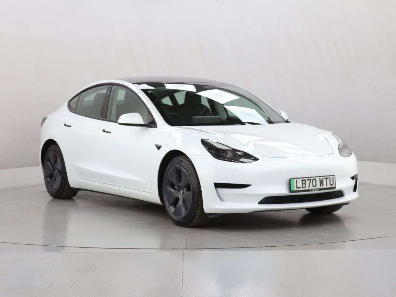 A 2021 TESLA MODEL 3 Standard Range Plus Saloon 4dr Electric Auto RWD (241 bhp) A 2021 TESLA MODEL 3 Standard Range Plus Saloon 4dr Electric Auto RWD (241 bhp)