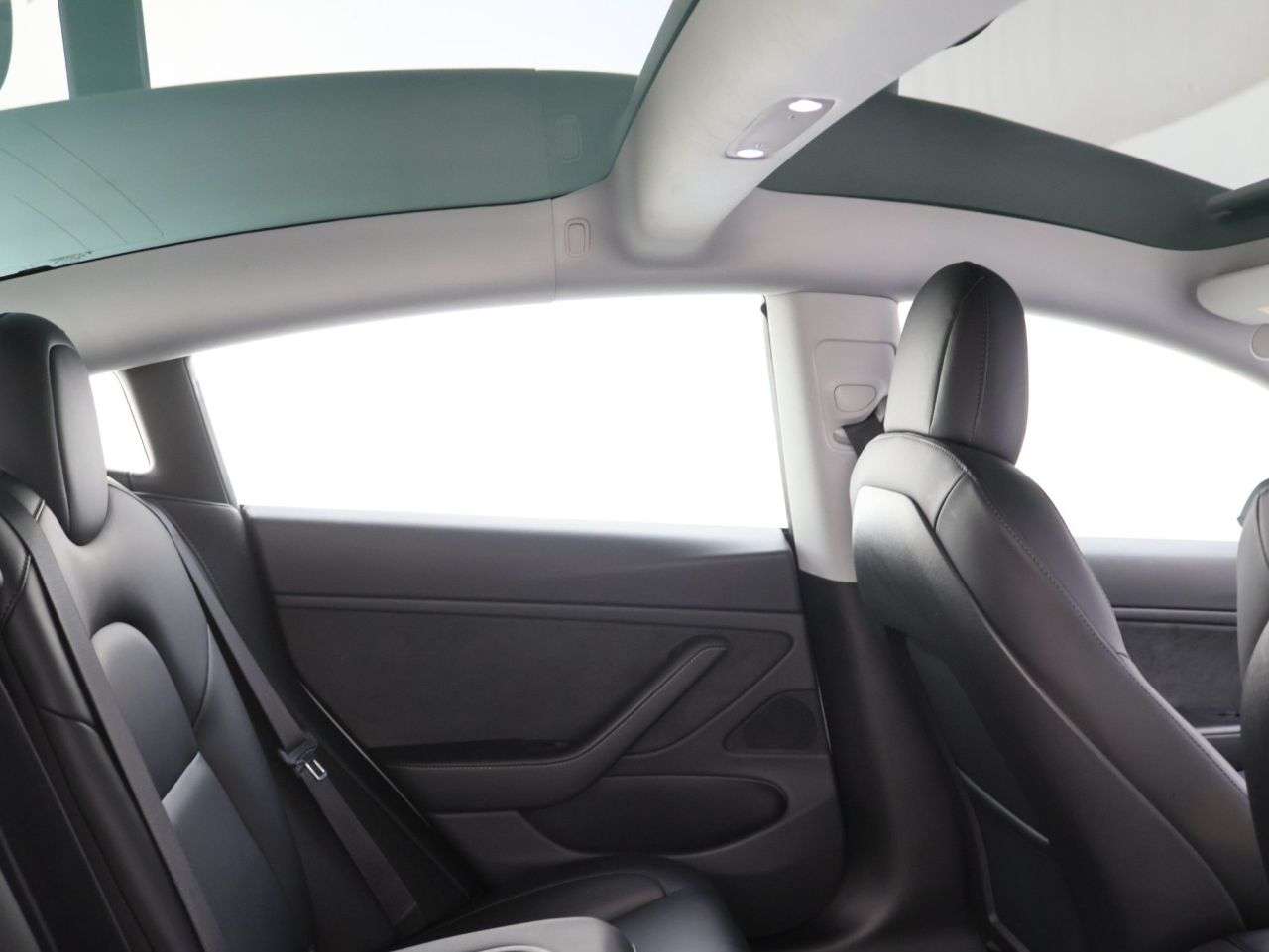 A 2021 TESLA MODEL 3 Standard Range Plus Saloon 4dr Electric Auto RWD (241 bhp) A 2021 TESLA MODEL 3 Standard Range Plus Saloon 4dr Electric Auto RWD (241 bhp)