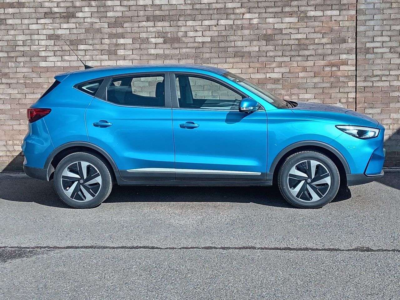 A 2023 MG MG ZS 72.6kWh SE Long Range SUV 5dr Electric Auto (156 ps) A 2023 MG MG ZS 72.6kWh SE Long Range SUV 5dr Electric Auto (156 ps)