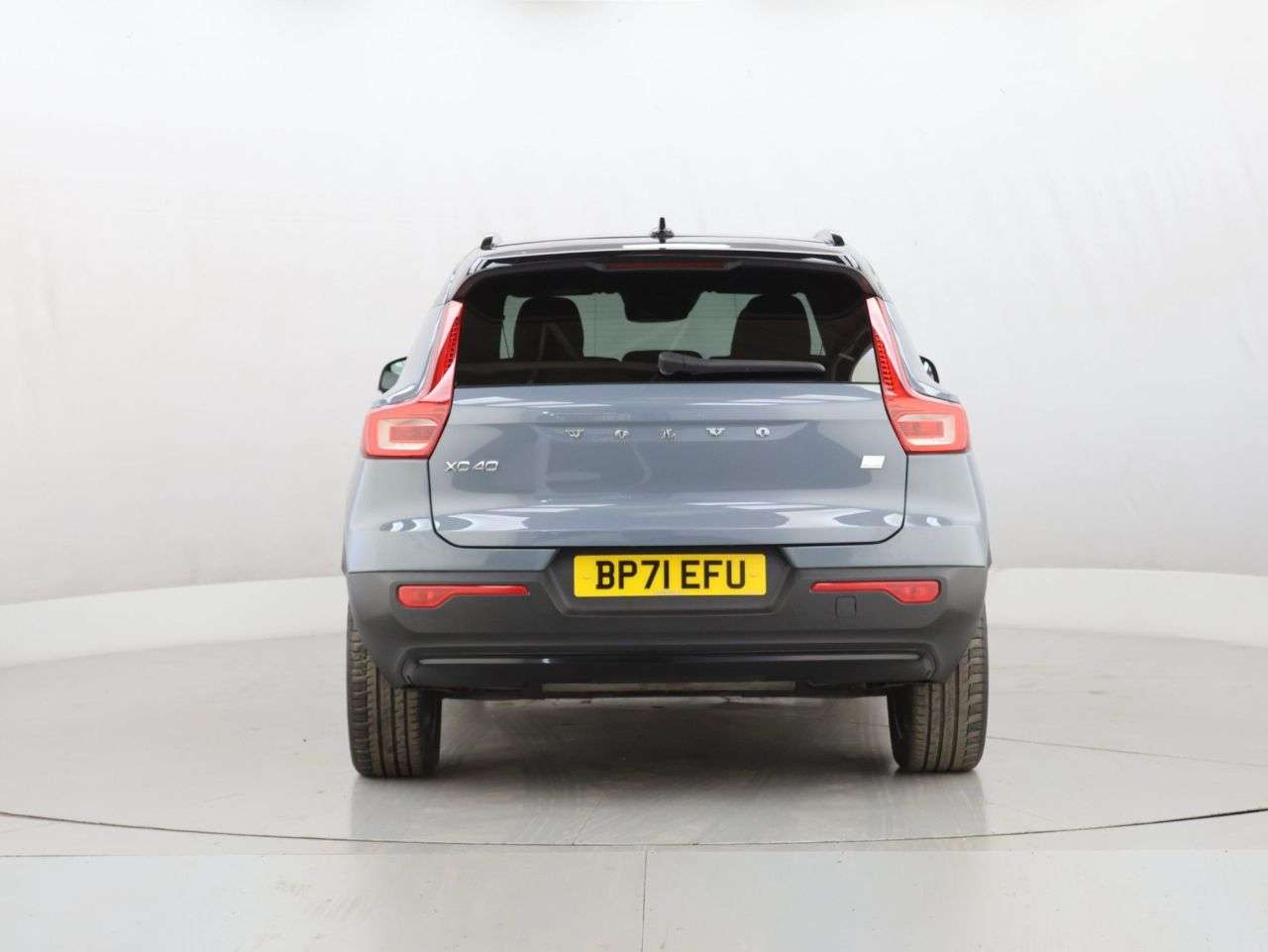 2022 VOLVO XC40 2022 VOLVO XC40