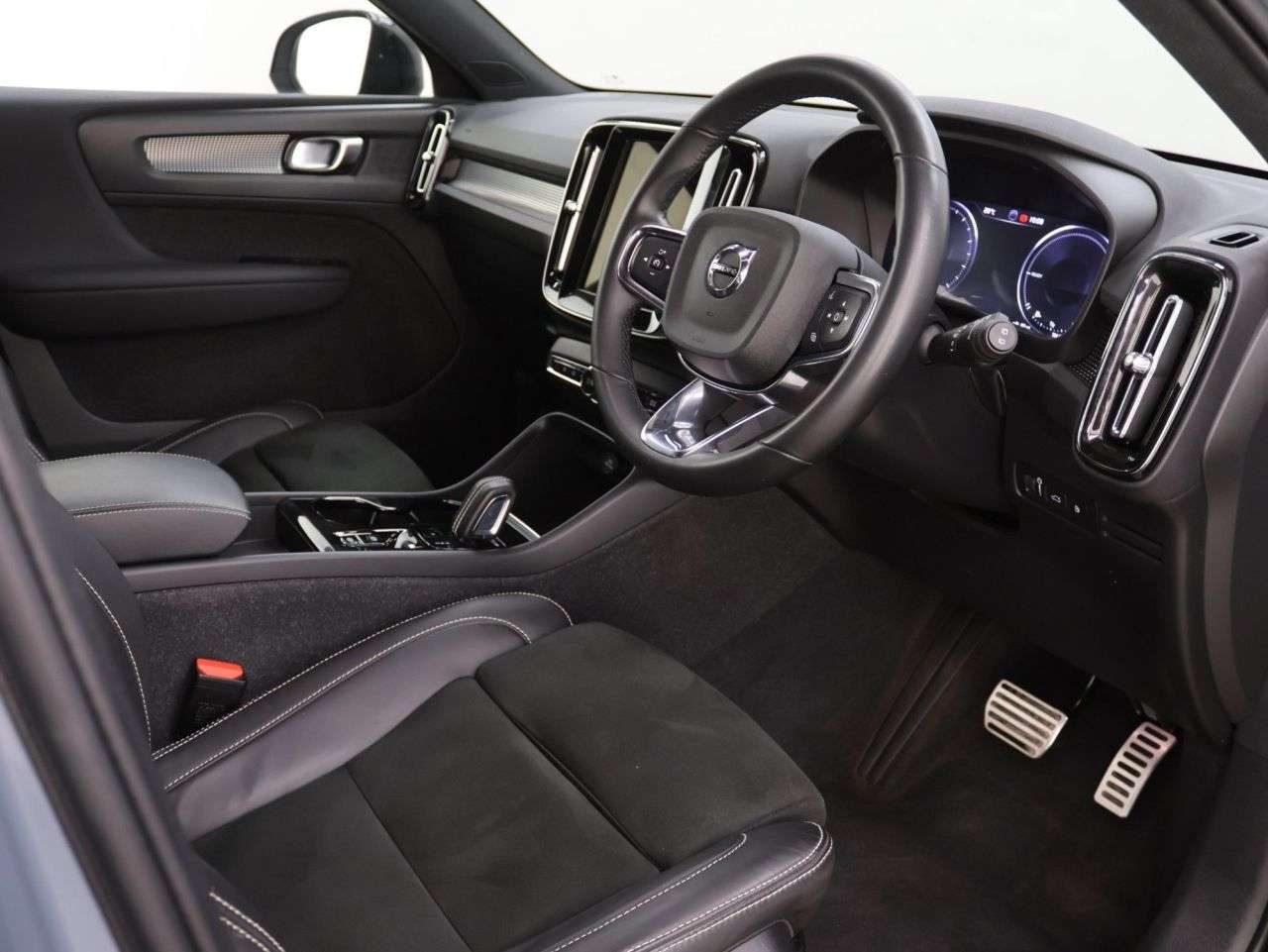 2022 VOLVO XC40 2022 VOLVO XC40