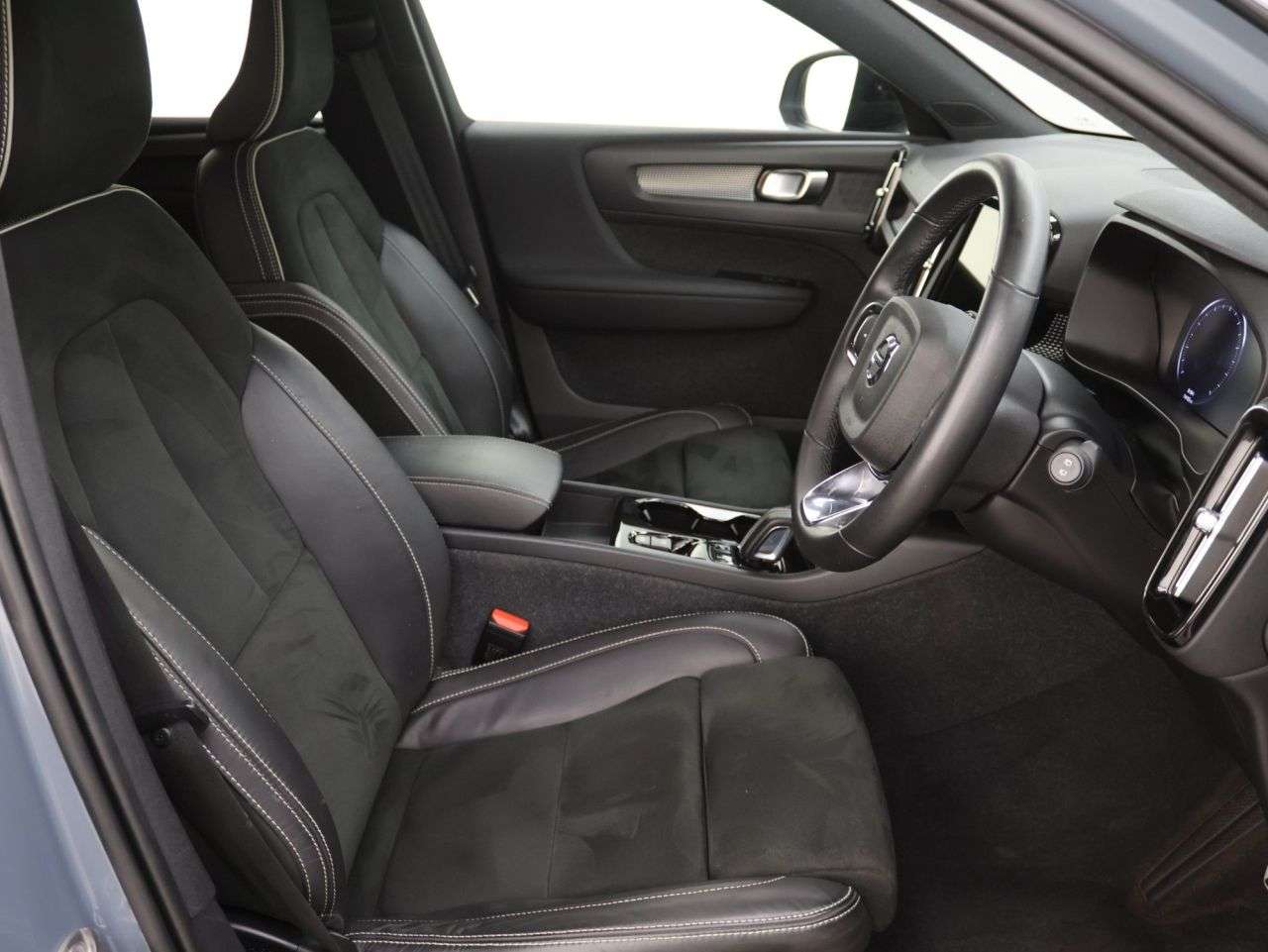 2022 VOLVO XC40 2022 VOLVO XC40
