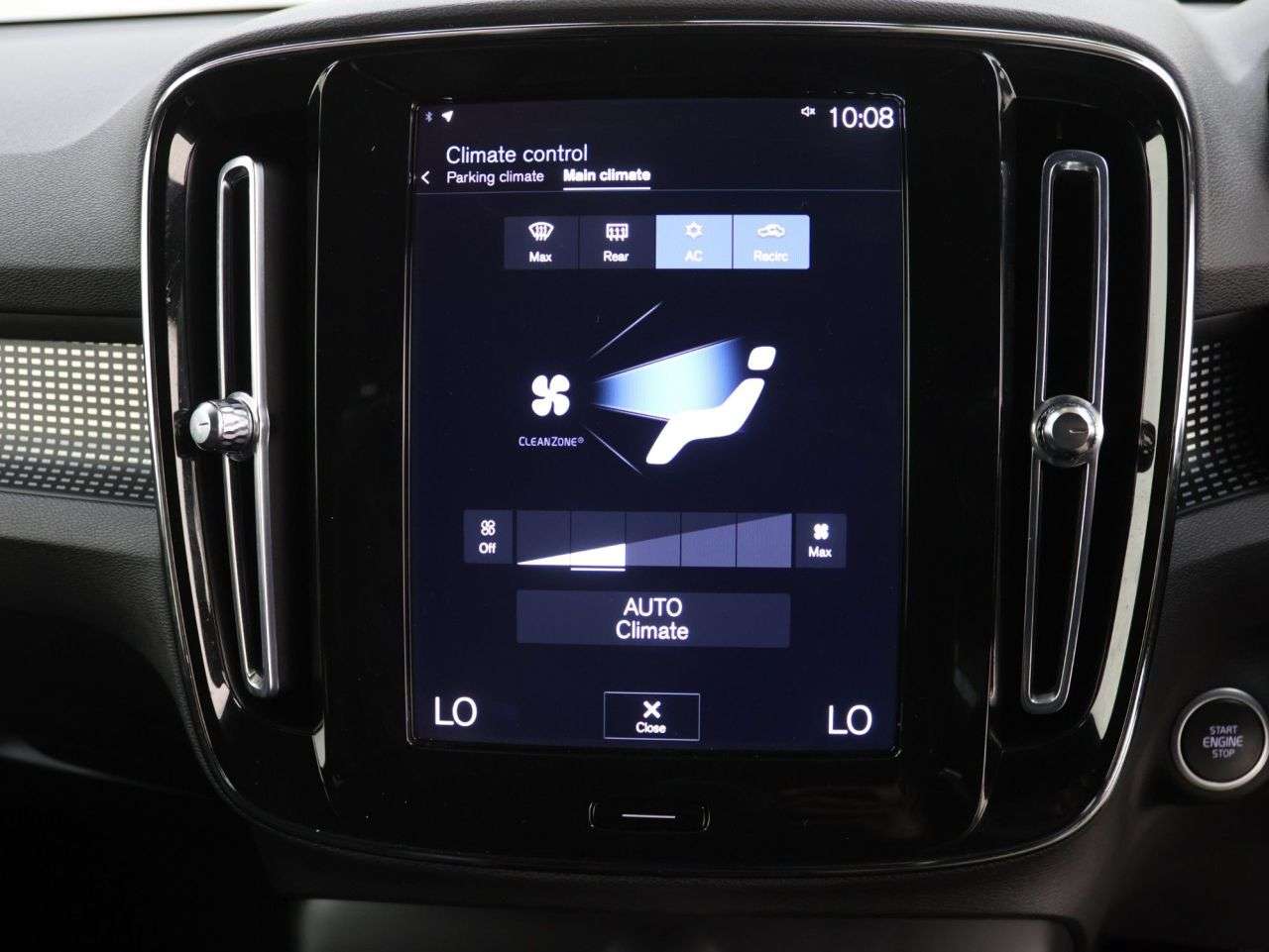 2022 VOLVO XC40 2022 VOLVO XC40