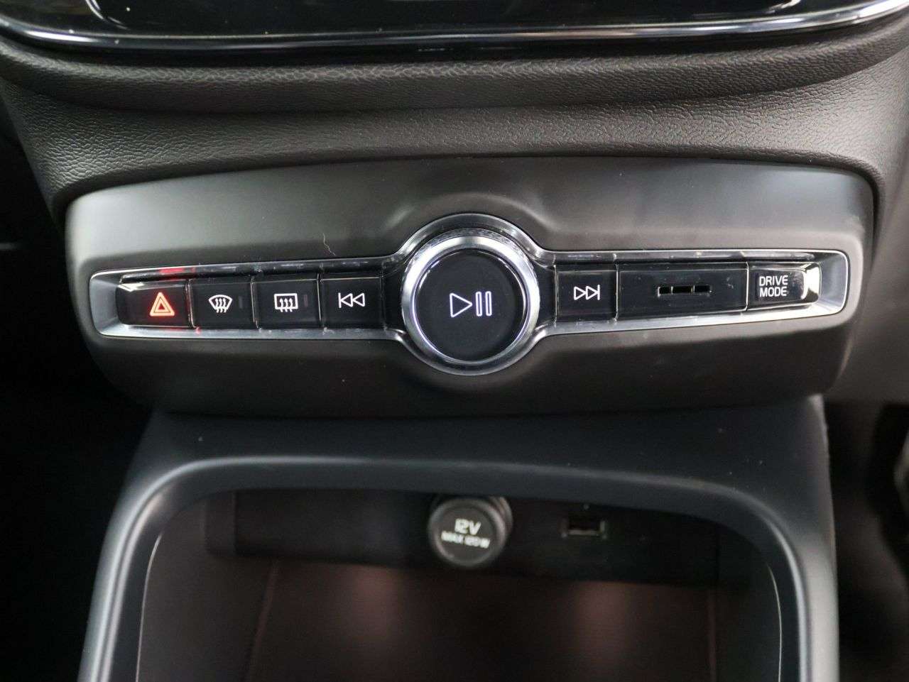 2022 VOLVO XC40 2022 VOLVO XC40