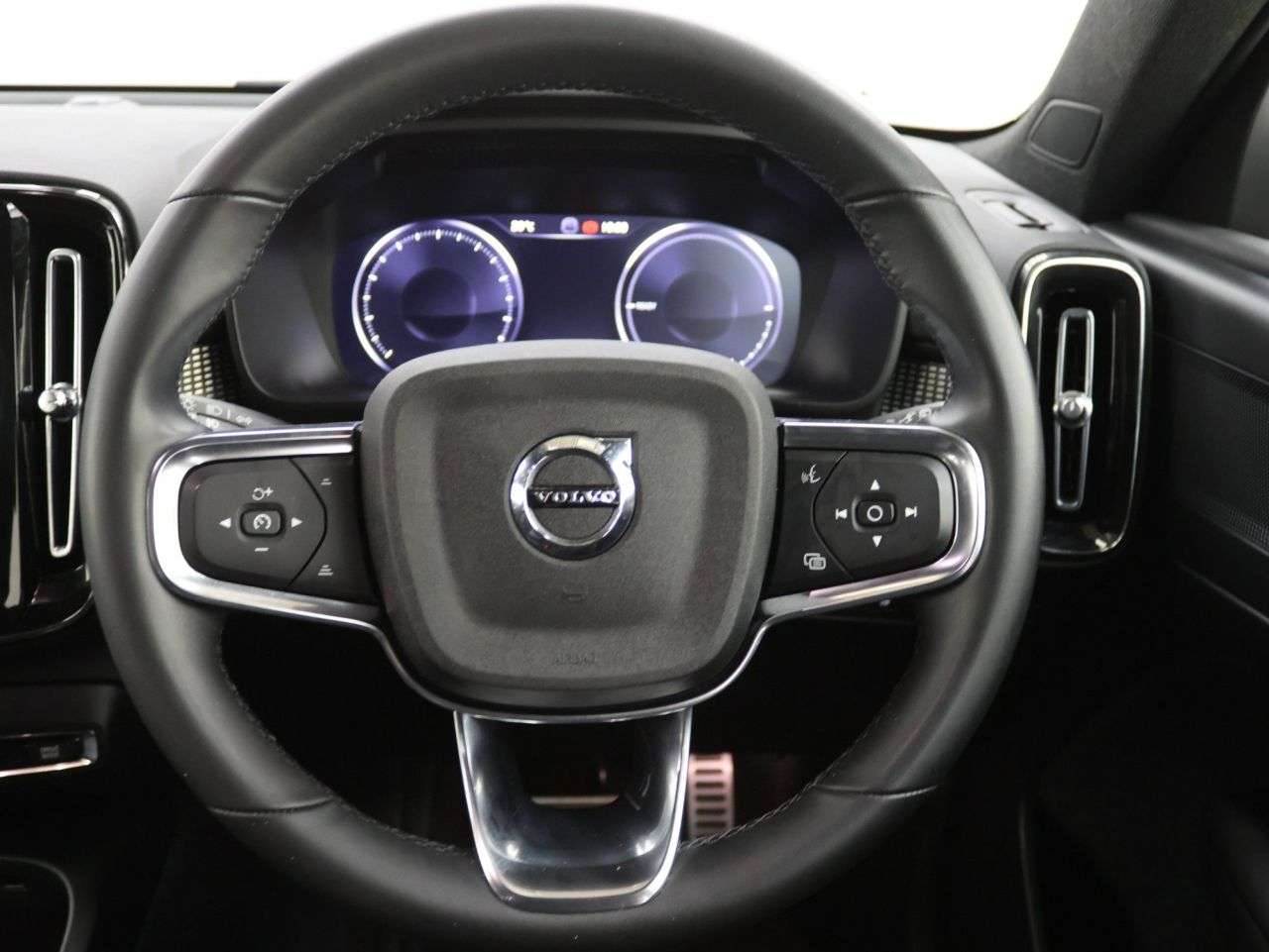 2022 VOLVO XC40 2022 VOLVO XC40