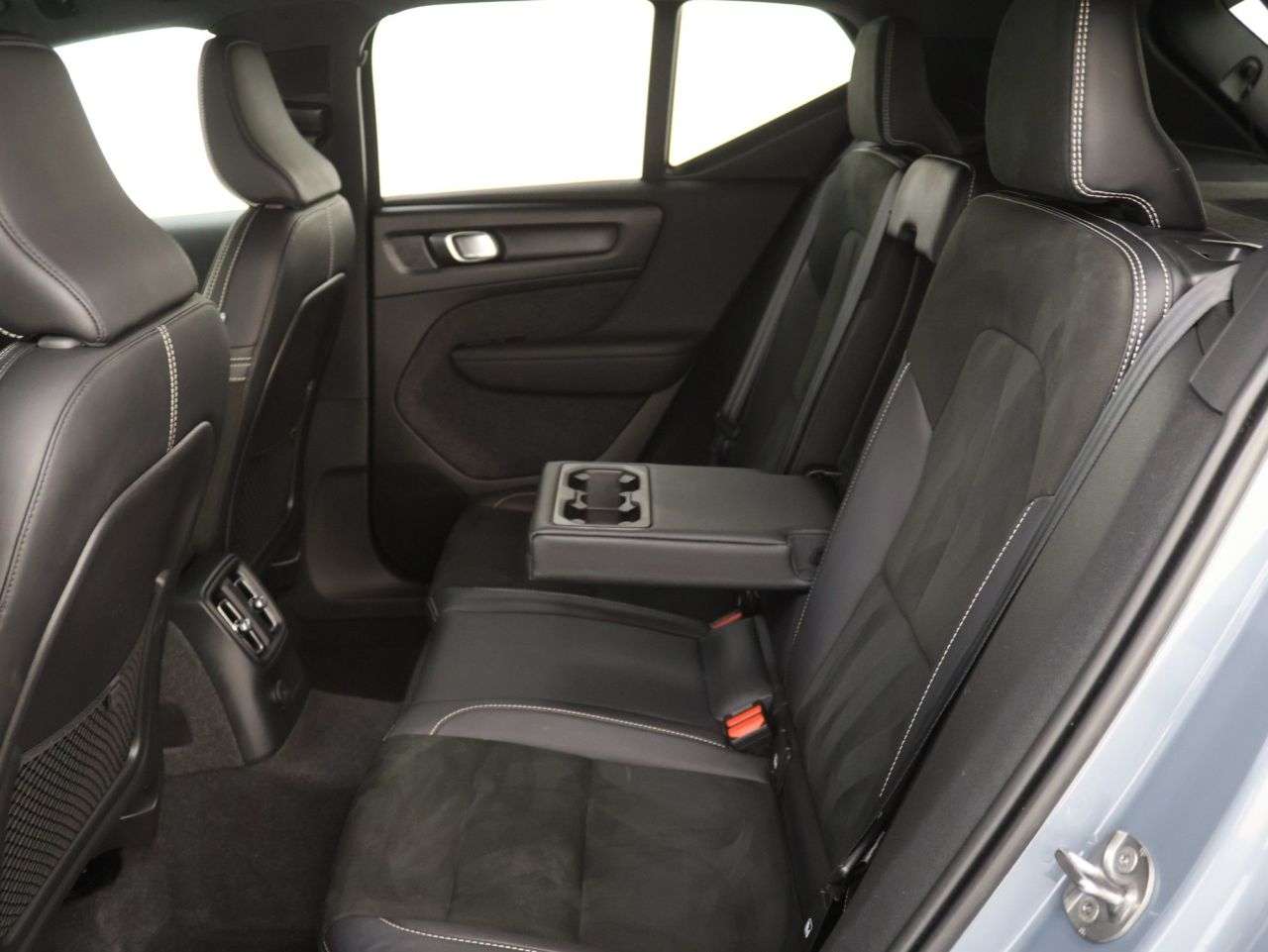 2022 VOLVO XC40 2022 VOLVO XC40